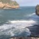 Pantai Gesing, Pantai Elok yang Dijepit Dua Tebing Eksotik di Gunung Kidul