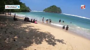 Pantai Gatra, Pantai Cantik Yang Elok Bak Raja Ampat di Malang