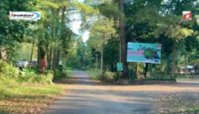 Berfoto-Foto di Coban Rondo