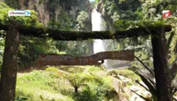 Pemandangan Alam Cantik Sekitaran Air Terjun