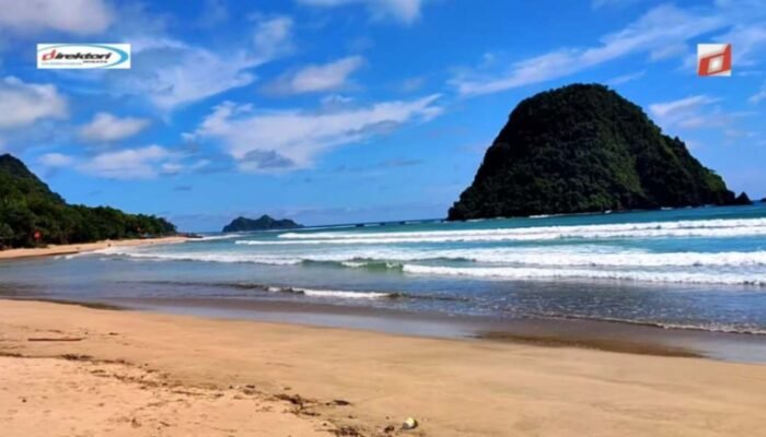 Air Laut yang Jernih dan Bentangan Pasir yang Luas