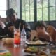 Bukber di Taman Safari Bogor: Nikmati Makan Bersama Sambil Menonton Show Gratis