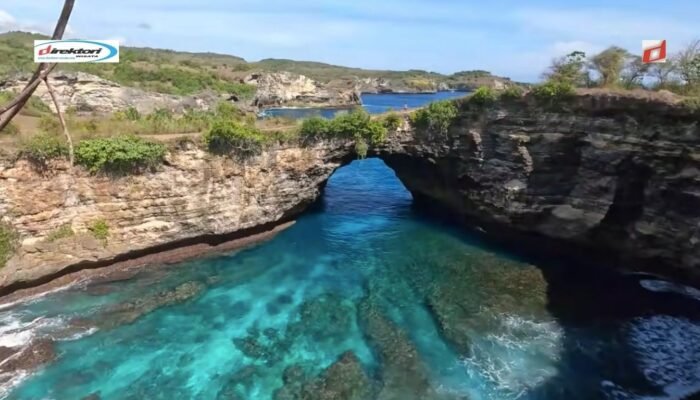 Broken Beach, Pantai Cantik Dikitari Tebing Eksotik di Nusa Peninda