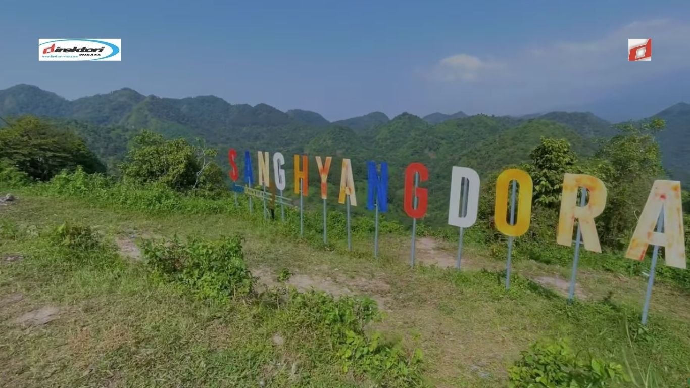 Bukit Sanghyang Dora, Spot Photo Kece dengan View Alam Eksotik di Majalengka