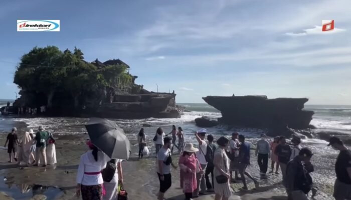 Pura Tanah Lot, Keelokan Pura yang Terapung di tengah Laut Tabanan