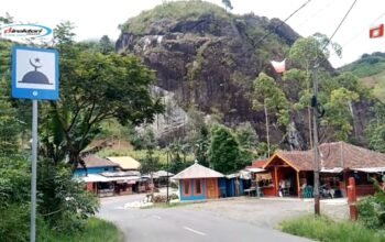 Batu Tumpang, Keelokan Alam Tebing Batu Raksasa dan Perkebunan Teh di Garut