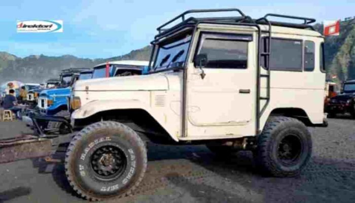 Berkeliling-keliling Naik Jeep