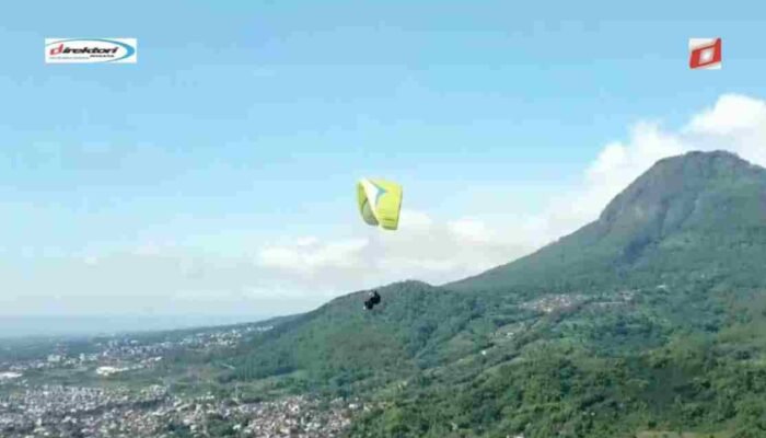 Lakukan Aktivitas Paralayang