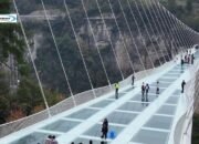Perjalanan Jembatan Kaca sebagai Daya Tarik Wisata di China
