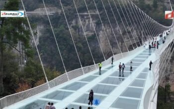 Perjalanan Jembatan Kaca sebagai Daya Tarik Wisata di China
