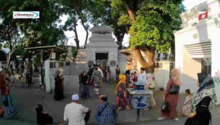 Ritual dan Tradisi di Makam Sunan Ampel