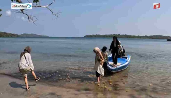 Keindahan Alam Pulau Peucang