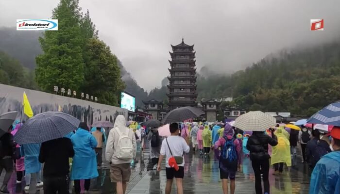 Taman Hutan Nasional Zhangjiajie, China: Taman Sebuah Negeri di Atas Awan