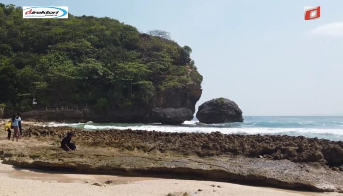 Keindahan Alam Pantai Batu Bengkung