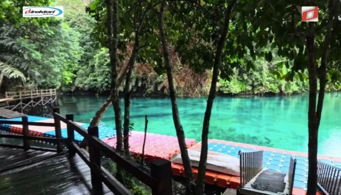Keunikan Warna Air Danau