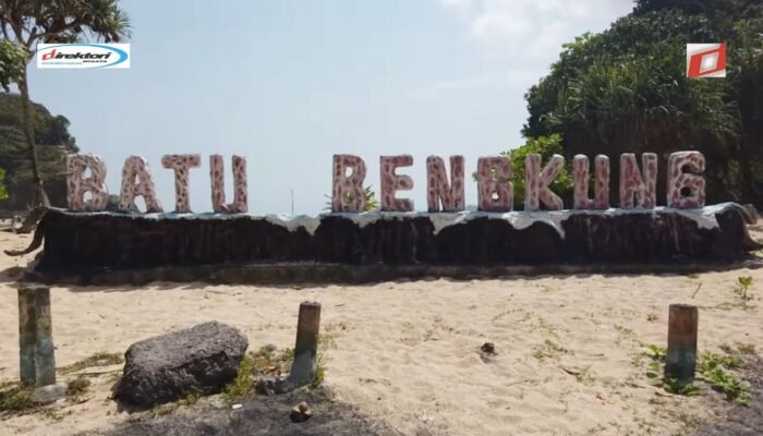 Pantai Batu Bengkung: Wisata Pantai dengan Laut Biru di Kabupaten Malang
