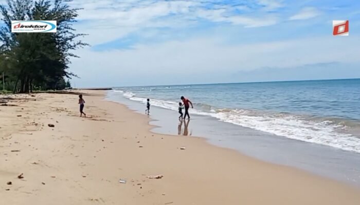 Pantai Manggar Segara Sari