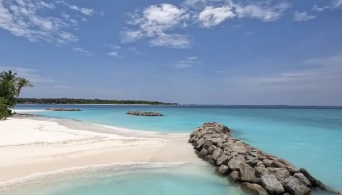 Aktivitas Wisata Bahari di Pulau Emboodhu Finolhu