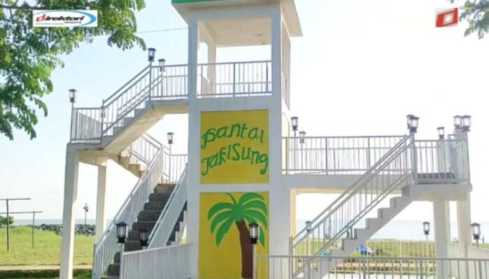 Keindahan Alam Pantai Takisung