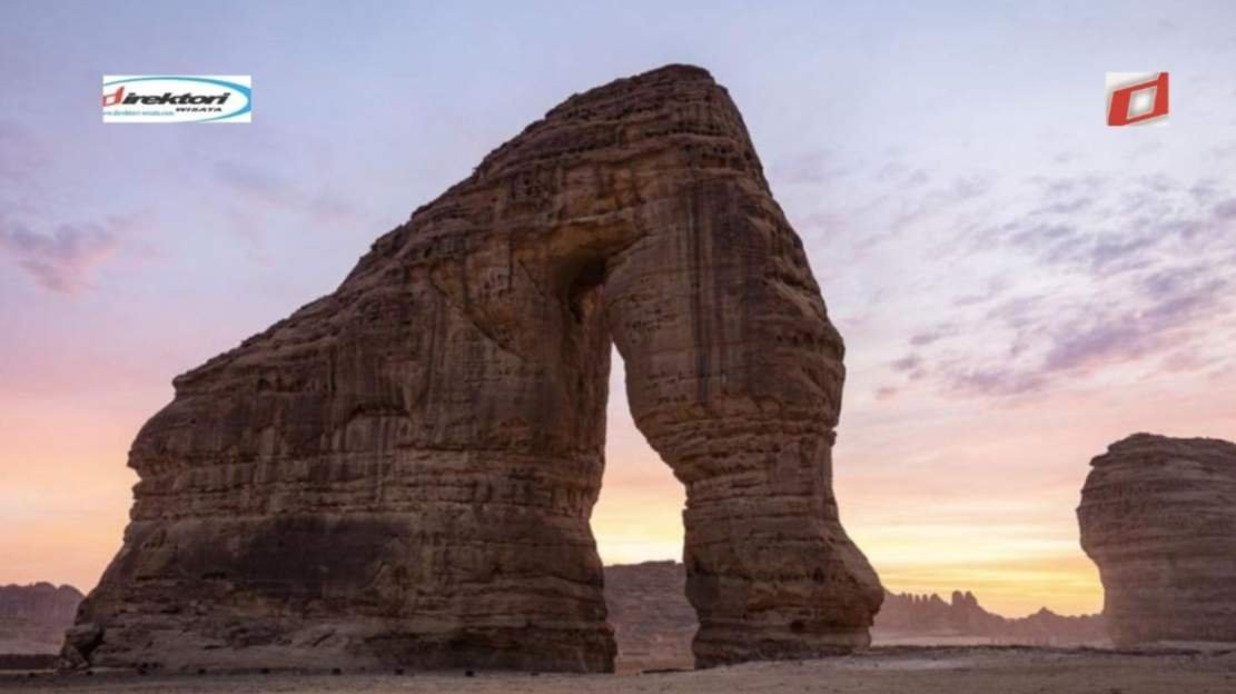 Jabal Fil Al Ula di Madinah: Kemegahan Batu Gajah di Tengah Gurun Ula Arab Saudi
