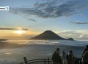 Dieng Plateau: Surganya Pemandangan Golden Sunrise di Bukit Sikunir