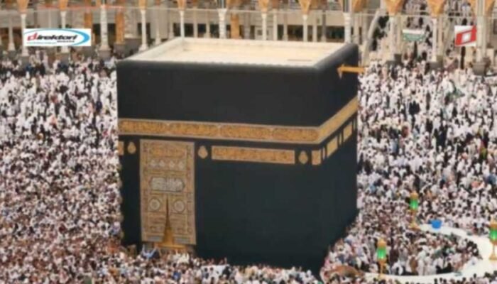 Keindahan Kiswah Kabah: Kain Sutra Berhias Kaligrafi Benang Emas