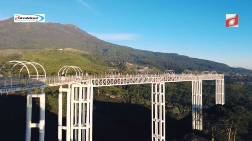 Kemuning Sky Hills: Destinasi Wisata Hamparan Kebun Teh di Karanganyar
