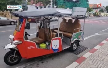 Naik Funky Froggy Tuk Tuk ke Tempat Wisata Teratas di Ayutthaya