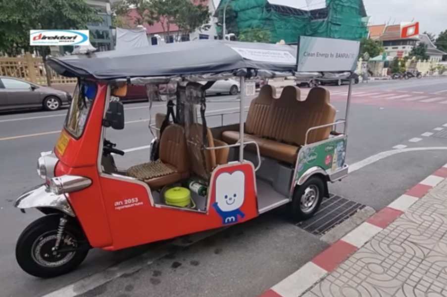 Naik Funky Froggy Tuk Tuk ke Tempat Wisata Teratas di Ayutthaya