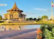 Kuching Waterfront: Destinasi Wisata Kawasan Pejalan yang Indah di Malaysia