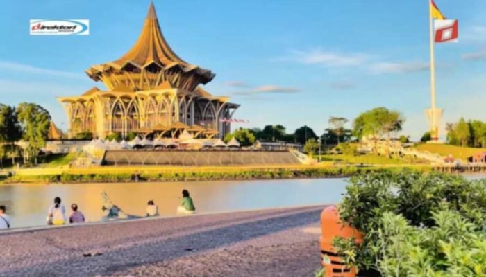 Kuching Waterfront: Destinasi Wisata Kawasan Pejalan yang Indah di Malaysia