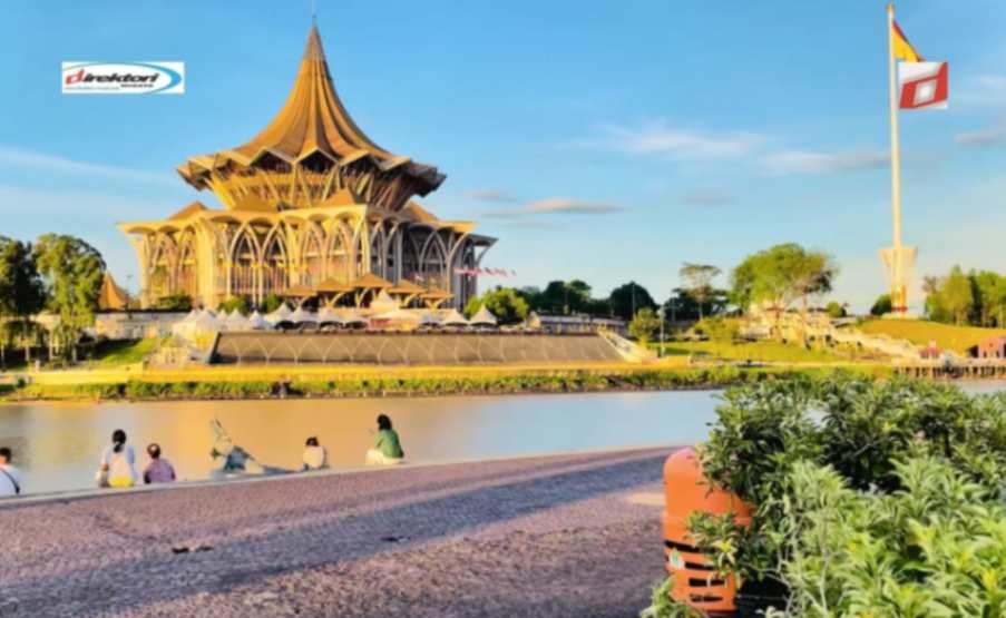 Kuching Waterfront: Destinasi Wisata Kawasan Pejalan yang Indah di Malaysia